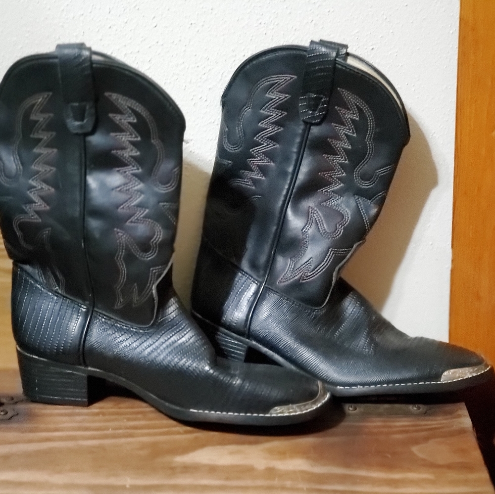 Women's laredo cowboy boots